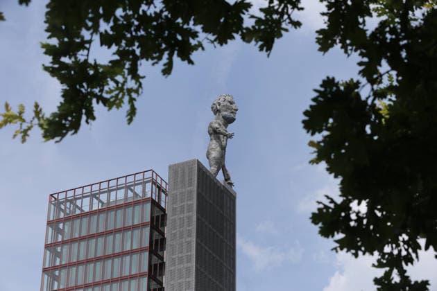 30.06.2026 Gelsenkirchen, Ruhrgebiet, NRW In Gelsenkirchen wird die Fläche des Nordsternparks zu einem der Zukunftsgärten der Internationalen Gartenausstellung 2027 entwickelt. Die Skulptur des Herkules von Marcus Lüpertz steht seit 2010 als Landmarke auf dem Zechenturm, dem jetztigen Hauptsitz der Wohnungsgesellschaft Vivawest. *** June 30, 2026 Gelsenkirchen, Ruhr region, North Rhine-Westphalia In Gelsenkirchen, the Nordsternpark area is being developed into one of the Gardens of the Future for the 2027 International Garden Exhibition. The sculpture of Hercules by Marcus Lüpertz has stood as a landmark on the Zechenturm since 2010, which is now the headquarters of the housing company Vivawest