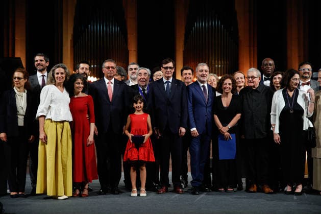 Presentation of the UIA Gold Medal to architect Soto de Moura in Barcelona Group photo taken during the presentation of the UIA Gold Medal to Portuguese architect Soto de Moura at the Basilica of the Sagrada Família on June 30, 2026, in Barcelona, Catalonia, Spain. Souto de Moura has been awarded the 2026 UIA Gold Medal, the International Union of Architects’ highest honor for a lifetime of professional achievement. This triennial award, established in 1984, recognizes individuals who have made exceptional contributions to the development of architecture. JUNE 30, 2026 Kike Rincó Barcelona, Catalonia, Spain  Copyright: xKikexRinconx 7634430