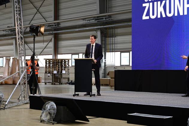 Florian Hohenwarter CEO KNDS Deutschland. Im Rahmen des Besuchs des Ministerpräsidenten wird ein Überblick über die Transformation des Standorts gegeben. Görlitz, 30.06.2026 *** Florian Hohenwarter, CEO of KNDS Germany: As part of the Minister President’s visit, an overview of the site’s transformation will be presented. Görlitz, June 30, 2026 Copyright: xMatthiasxWehnertx
