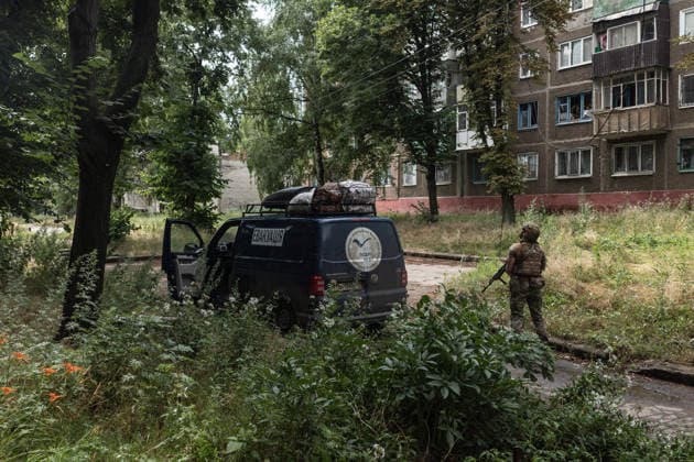 White Angels police unit evacuates civilians from Druzhkivka DRUZHKIVKA, UKRAINE - JUNE 30: ‘White Angels’ police unit evacuate civilians in Druzhkivka, Ukraine on June 30, 2026. Diego Herrera Carcedo Anadolu Druzhkivka Ukraine. Editorial use only. Please get in touch for any other usage.  Copyright: x2026xAnadoluxDiegoxHerreraxCarcedox