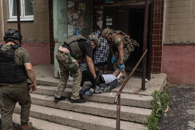 White Angels police unit evacuates civilians from Druzhkivka DRUZHKIVKA, UKRAINE - JUNE 30: ‘White Angels’ police unit evacuate civilians in Druzhkivka, Ukraine on June 30, 2026. Diego Herrera Carcedo Anadolu Druzhkivka Ukraine. Editorial use only. Please get in touch for any other usage.  Copyright: x2026xAnadoluxDiegoxHerreraxCarcedox