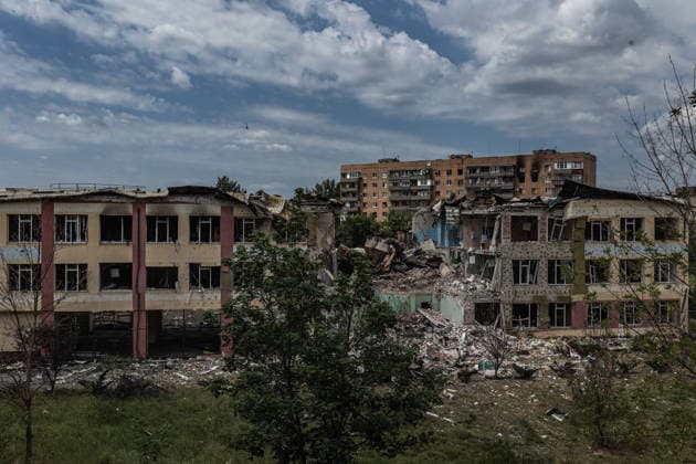 White Angels police unit evacuates civilians from Druzhkivka DRUZHKIVKA, UKRAINE - JUNE 30: ‘White Angels’ police unit evacuate civilians in Druzhkivka, Ukraine on June 30, 2026. Diego Herrera Carcedo Anadolu Druzhkivka Ukraine. Editorial use only. Please get in touch for any other usage.  Copyright: x2026xAnadoluxDiegoxHerreraxCarcedox