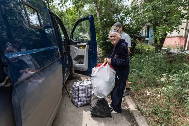 White Angels police unit evacuates civilians from Druzhkivka DRUZHKIVKA, UKRAINE - JUNE 30: ‘White Angels’ police unit evacuate civilians in Druzhkivka, Ukraine on June 30, 2026. Diego Herrera Carcedo Anadolu Druzhkivka Ukraine. Editorial use only. Please get in touch for any other usage.  Copyright: x2026xAnadoluxDiegoxHerreraxCarcedox