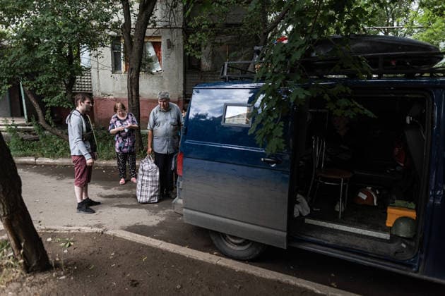 White Angels police unit evacuates civilians from Druzhkivka DRUZHKIVKA, UKRAINE - JUNE 30: ‘White Angels’ police unit evacuate civilians in Druzhkivka, Ukraine on June 30, 2026. Diego Herrera Carcedo Anadolu Druzhkivka Ukraine. Editorial use only. Please get in touch for any other usage.  Copyright: x2026xAnadoluxDiegoxHerreraxCarcedox