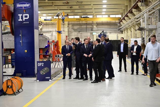 KNDS Werk Görlitz. Fertigungshalle GTK Boxer, Sanitätsfahrzeug (sgSanKfz) der Bundeswehr. Florian Hohenwarter CEO KNDS Deutschland; Ministerpräsident Michael Kretschmer; Standortleiter Enrico Blocksdorf. Im Rahmen des Besuchs des Ministerpräsidenten wird ein Überblick über die Transformation des Standorts gegeben. Görlitz, 30.06.2026 *** KNDS Görlitz Plant, GTK Boxer production hall, Bundeswehr sgSanKfz medical vehicle; Florian Hohenwarter, CEO of KNDS Germany; Minister President Michael Kretschmer; Site Manager Enrico Blocksdorf. As part of the Minister President’s visit, an overview of the site’s transformation will be provided. Görlitz, June 30, 2026 Copyright: xMatthiasxWehnertx
