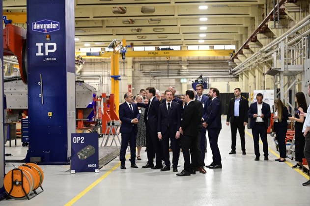 KNDS Werk Görlitz. Fertigungshalle GTK Boxer, Sanitätsfahrzeug (sgSanKfz) der Bundeswehr. Florian Hohenwarter CEO KNDS Deutschland; Ministerpräsident Michael Kretschmer; Standortleiter Enrico Blocksdorf. Im Rahmen des Besuchs des Ministerpräsidenten wird ein Überblick über die Transformation des Standorts gegeben. Görlitz, 30.06.2026 *** KNDS Görlitz Plant, GTK Boxer production hall, Bundeswehr sgSanKfz medical vehicle; Florian Hohenwarter, CEO of KNDS Germany; Minister President Michael Kretschmer; Site Manager Enrico Blocksdorf. As part of the Minister President’s visit, an overview of the site’s transformation will be provided. Görlitz, June 30, 2026 Copyright: xMatthiasxWehnertx