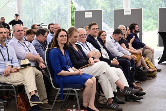 Staatssekretärin Prof. Dr. Heike Graßmann, Günther Hasinger und Benedikt Hummel bei der Netzwerkveranstaltung Das DZA ein neuer Akteur in der sächsischen Forschungslandschaft des Deutschen Zentrums für Astrophysik im Kahlbaum-Areal. Görlitz, 30.06.2026 *** State Secretary Prof. Dr. Heike Graßmann, Günther Hasinger, and Benedikt Hummel at the networking event The DZA: A New Player in Saxony’s Research Landscape, hosted by the German Center for Astrophysics at the Kahlbaum Areal in Görlitz, June 30, 2026 Copyright: xMatthiasxWehnertx