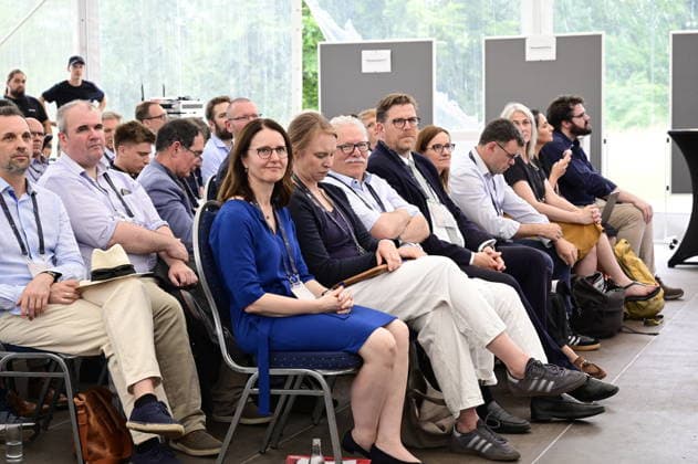 Staatssekretärin Prof. Dr. Heike Graßmann, Günther Hasinger und Benedikt Hummel bei der Netzwerkveranstaltung Das DZA ein neuer Akteur in der sächsischen Forschungslandschaft des Deutschen Zentrums für Astrophysik im Kahlbaum-Areal. Görlitz, 30.06.2026 *** State Secretary Prof. Dr. Heike Graßmann, Günther Hasinger, and Benedikt Hummel at the networking event The DZA: A New Player in Saxony’s Research Landscape, hosted by the German Center for Astrophysics at the Kahlbaum Areal in Görlitz, June 30, 2026 Copyright: xMatthiasxWehnertx