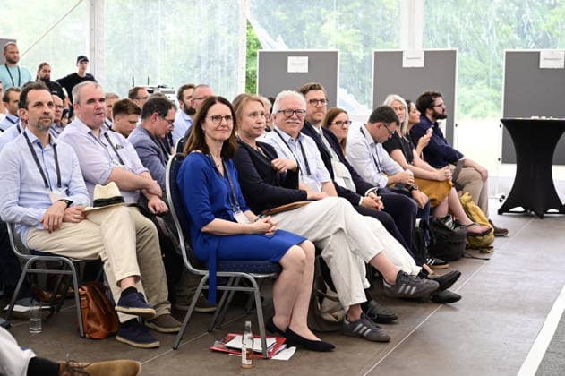 Staatssekretärin Prof. Dr. Heike Graßmann, Günther Hasinger und Benedikt Hummel bei der Netzwerkveranstaltung Das DZA ein neuer Akteur in der sächsischen Forschungslandschaft des Deutschen Zentrums für Astrophysik im Kahlbaum-Areal. Görlitz, 30.06.2026 *** State Secretary Prof. Dr. Heike Graßmann, Günther Hasinger, and Benedikt Hummel at the networking event The DZA: A New Player in Saxony’s Research Landscape, hosted by the German Center for Astrophysics at the Kahlbaum Areal in Görlitz, June 30, 2026 Copyright: xMatthiasxWehnertx