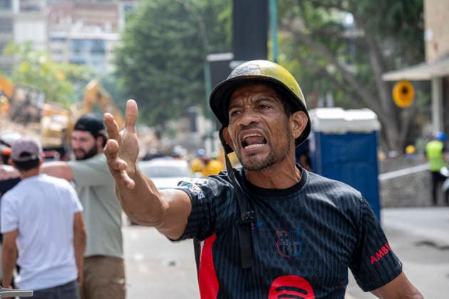 June 30, 2026, Caracas, Miranda, Venezuela: A man screams in despair during a rescue operation at a building that collapsed in the earthquake..Caracas, Venezuela, was hit by two powerful earthquakes. June, 30, 2026 Caracas Venezuela - ZUMAv125 20260630_zip_v125_001 Copyright: xJimmyxVillaltax