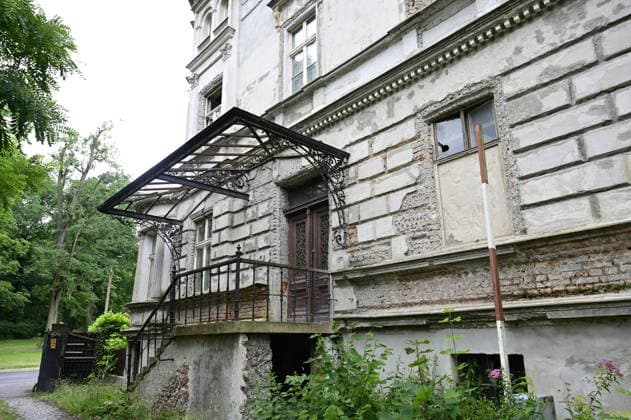 Blick auf das Kahlbaum-Areal, welches der neue Campus des Deutschen Zentrums für Astrophysik (DZA) werden soll. Auf dem Kahlbaum-Gelände sollen künftig etwa 1.000 Mitarbeitende die Astrophysik- Forschung voranbringen. Dort sollen unter anderem Labore und Werkstätten errichtet werden. Etwa ein Drittel aller DZA-Beschäftigten werden Wissenschaftlerinnen und Wis- senschaftler sein. Weitere zwei Drittel werden im administrativ-technischen Bereich tätig sein. Die nichtwissenschaftlichen Jobfelder reichen von Handwerksberufen bis Bürojobs. Görlitz, 30.06.2026 *** View of the Kahlbaum site, which is set to become the new campus of the German Center for Astrophysics (DZA). In the future, approximately 1,000 employees will advance astro Copyright: xMatthiasxWehnertx