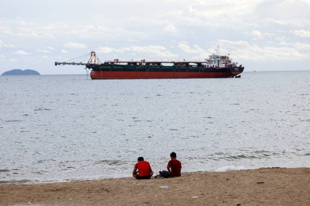 THAILAND SUITCASE MURDER, Tourists sit on the beach in Jomtien, south of Pattaya, Thailand, Tuesday, June 30, 2026. Australian man Simon Peter Carman has been charged with murder in Thailand after the body of a teenage girl was found stuffed in a suitcase by railroad tracks. ( NO ARCHIVING Pattaya Chon Buri Province Thailand Pattaya  Copyright: xDarioxPignatellix 20260701156068525315