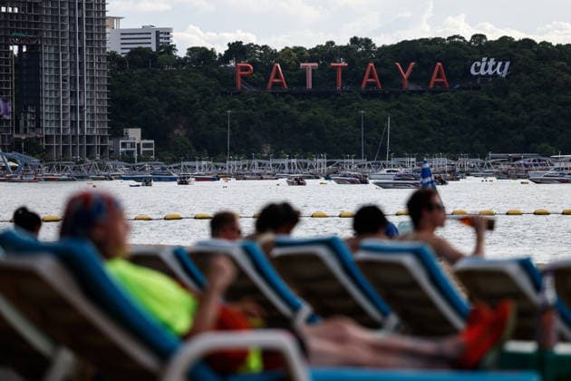 THAILAND SUITCASE MURDER, Tourists lay on deckchairs on the beach of Pattaya, Thailand, Tuesday, June 30, 2026. Australian man Simon Peter Carman has been charged with murder in Thailand after the body of a teenage girl was found stuffed in a suitcase by railroad tracks. ( NO ARCHIVING Pattaya Chon Buri Province Thailand Pattaya  Copyright: xDarioxPignatellix 20260701169257630823