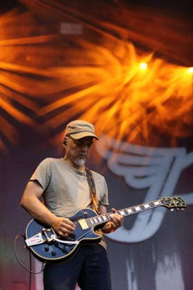 Joey Santiago von der Band Pixies bei einem Konzert in der Zitadelle Spandau in Berlin, 30. Juni 2026. Pixies Konzert Berlin *** Joey Santiago of the band Pixies at a concert at the Spandau Citadel in Berlin, June 30, 2026 Pixies Concert Berlin