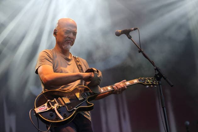 Joey Santiago von der Band Pixies bei einem Konzert in der Zitadelle Spandau in Berlin, 30. Juni 2026. Pixies Konzert Berlin *** Joey Santiago of the band Pixies at a concert at the Spandau Citadel in Berlin, June 30, 2026 Pixies Concert Berlin