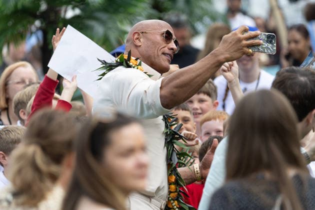June 30, 2026, London, United Kingdom: Dwayne Johnson takes selfies with fans at the Moana Experience Media Launch, at Potters Fields, London. London United Kingdom - ZUMAs197 20260630_aaa_s197_183 Copyright: xPhilxLewisx