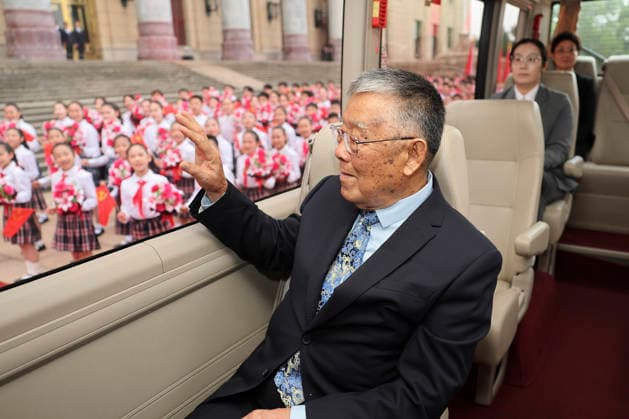 (260701) -- BEIJING, July 1, 2026 -- Zhao Yafu, recipient of the July 1 Medal, greets children outside the Great Hall of the People in Beijing, capital of China, July 1, 2026. A gathering in celebration of the 105th founding anniversary of the Communist Party of China (CPC) started at the Great Hall of the People on Wednesday morning in central Beijing. ) CHINA-BEIJING-CPC-105TH FOUNDING ANNIVERSARY-CELEBRATION (CN) LiuxWeibing 