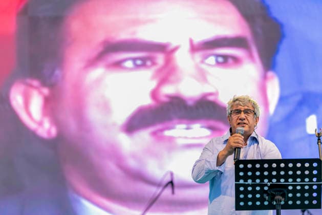 Diyarbakir Turkey Freedom Rally Veysi Aktas, who was imprisoned alongside jailed PKK leader Abdullah Ocalan, speaks in front of a portrait of Ocalan during the Freedom Rally at Istasyon Square in Diyarbakir, Turkey on June 28, 2026. The rally, organized by the DEM Party, the DBP and the Free Women s Movement under the slogan Toward a Free Society with Free Leadership, drew tens of thousands of people calling for Ocalan s release. Similar rallies were also held in Istanbul, Mersin and Van. Diyarbakir Diyarbakir Turkey Copyright: xBilalxSeckinx