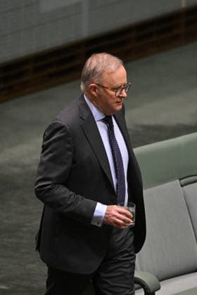 QUESTION TIME, Australian Prime Minister Anthony Albanese arrives during Question Time in the House of Representatives at Parliament House in Canberra, Wednesday, July 1, 2026. ( NO ARCHIVING CANBERRA AUSTRALIAN CAPITAL TERRITORY AUSTRALIA  Copyright: xLUKASxCOCHx 20260701137237818769