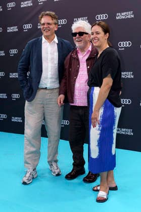 Christoph Gröner, Pedro Almodovar und Julia Weigl bei der Premiere des Kinofilms Bitteres Fest Amarga Navidad Bitter Christmas auf dem 43. Filmfest München 2026 im Deutschen Theater. München, 30.06.2026 *** Christoph Gröner, Pedro Almodóvar, and Julia Weigl at the premiere of the film *Bitteres Fest Amarga Navidad Bitter Christmas* at the 43rd Munich Film Festival in 2026 at the Deutsches Theater in Munich, June 30, 2026 Foto:xN.xKolinzx xFuturexImagex fest_6620