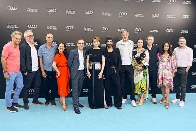 Haley Bennett und Elyas M Barek mit Cast und Team bei der Premiere des Kinofilms Virginia Woolf s Night & Day auf dem 43. Filmfest München 2026 in der Hochschule für Fernsehen und Film. München, 30.06.2026 *** Haley Bennett and Elyas M. Barek with the cast and crew at the premiere of the feature film *Virginia Woolf’s Night Day* at the 43rd Munich Film Festival in 2026 at the University of Television and Film Munich, June 30, 2026 Foto:xB.xGillmannx xFuturexImagex woolf_6609