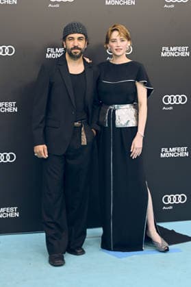 Entertainment Themen der Woche KW27 Elyas M Barek und Haley Bennett bei der Premiere des Kinofilms Virginia Woolf s Night & Day auf dem 43. Filmfest München 2026 in der Hochschule für Fernsehen und Film. München, 30.06.2026 *** Elyas M. Barek and Haley Bennett at the premiere of the film *Virginia Woolf s Night Day* at the 43rd Munich Film Festival in 2026 at the University of Television and Film Munich, June 30, 2026 Foto:xB.xGillmannx xFuturexImagex woolf_6610