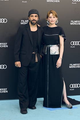 Elyas M Barek und Haley Bennett bei der Premiere des Kinofilms Virginia Woolf s Night & Day auf dem 43. Filmfest München 2026 in der Hochschule für Fernsehen und Film. München, 30.06.2026 *** Elyas M. Barek and Haley Bennett at the premiere of the film *Virginia Woolf s Night Day* at the 43rd Munich Film Festival in 2026 at the University of Television and Film Munich, June 30, 2026 Foto:xB.xGillmannx xFuturexImagex woolf_6611