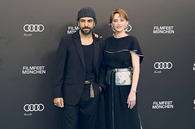Elyas M Barek und Haley Bennett bei der Premiere des Kinofilms Virginia Woolf s Night & Day auf dem 43. Filmfest München 2026 in der Hochschule für Fernsehen und Film. München, 30.06.2026 *** Elyas M. Barek and Haley Bennett at the premiere of the film *Virginia Woolf s Night Day* at the 43rd Munich Film Festival in 2026 at the University of Television and Film Munich, June 30, 2026 Foto:xB.xGillmannx xFuturexImagex woolf_6615