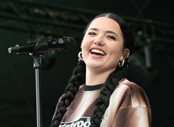 Blenheim Palace Festival 2026, Teddy Swims headlines Tuesday 30 July, Blenheim Palace, Woodstock, Oxfordshire, UK Lauren Spencer Smith and her band perform on the main stage for the Blenheim Palace Festival 2026, Teddy Swims headlines Tuesday 30 July, Blenheim Palace, Woodstock, Oxfordshire, UK, Credit:Jules Annan Avalon England  Copyright: xJulesxAnnanx xAvalonx 1113644769