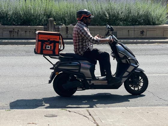 Heatwave In Toronto, Canada A food delivery driver is seen driving during a heatwave in Toronto, Ontario, Canada, on June 30, 2026. Southern Ontario experiences an extended heatwave, with temperatures potentially reaching 45 C on the humidex. The City of Toronto has issued an orange heat warning. The high temperatures are expected to persist for several days and will be accompanied by a very high UV index. Toronto Ontario Canada  Copyright: xCreativexTouchxImagingxLtdx originalFilename: friedman-heatwave260630_np5Vd.jpg