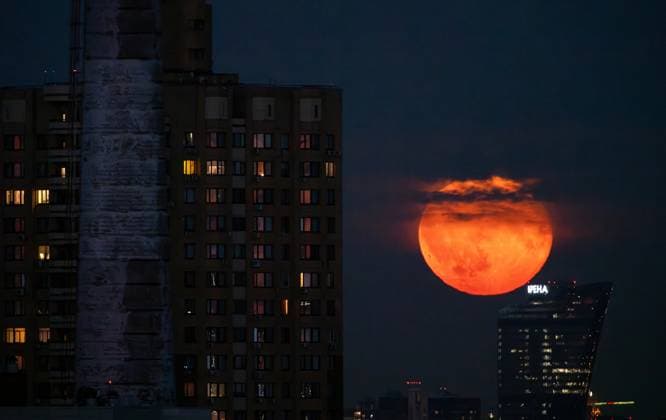 Russia Full Moon 9198155 30.06.2026 The summer s first full Moon, known as the Strawberry Moon, rises in the sky in Moscow, Russia. Maksim Blinov Sputnik Moscow Russia  Copyright: xMaksimxBlinovx