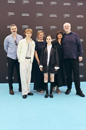 Frederic Hambalek, Philip Günsch, Gast, Mariella Aumann, Gast und Dustin Loose bei der Premiere des ARD-Films Chamäleon auf dem 43. Filmfest München 2026 in der Hochschule für Fernsehen und Film. München, 30.06.2026 *** Frederic Hambalek, Philip Günsch, Guest, Mariella Aumann, Guest, and Dustin Loose at the premiere of the ARD film *Chamäleon* at the 43rd Munich Film Festival 2026 at the University of Television and Film Munich, June 30, 2026 Foto:xB.xGillmannx xFuturexImagex chamaeleon_6607