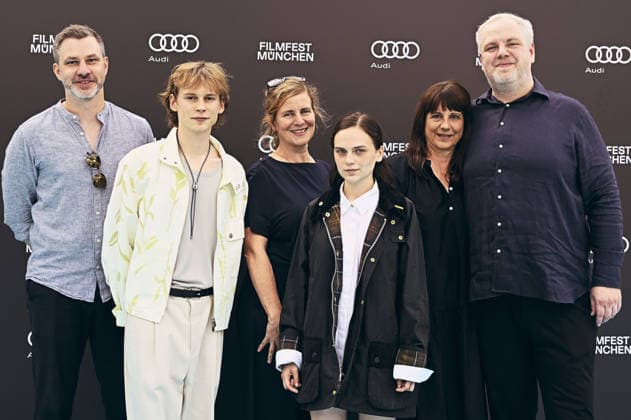 Frederic Hambalek, Philip Günsch, Gast, Mariella Aumann, Gast und Dustin Loose bei der Premiere des ARD-Films Chamäleon auf dem 43. Filmfest München 2026 in der Hochschule für Fernsehen und Film. München, 30.06.2026 *** Frederic Hambalek, Philip Günsch, Guest, Mariella Aumann, Guest, and Dustin Loose at the premiere of the ARD film *Chamäleon* at the 43rd Munich Film Festival 2026 at the University of Television and Film Munich, June 30, 2026 Foto:xB.xGillmannx xFuturexImagex chamaeleon_6610