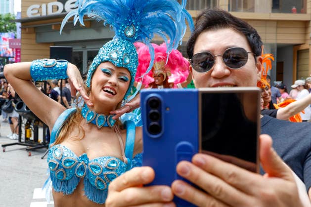 Dancers perform samba show summer festival in Seoul Dancers from Lotte World, a South Korean theme park, pose for photos with visitors after performing a samba show during a summer festival promotional event in the Myeongdong shopping district in Seoul, South Korea, on July 01, 2026. Seoul South Korea  Copyright: xMatrixxImagesx xJungxUi-Chelx