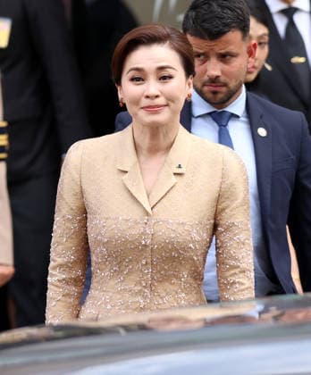 King Maha Vajiralongkorn and Queen Suthida of Thailand visiting the Museum of Decorative Arts in Paris King Maha Vajiralongkorn and Queen Suthida of Thailand visiting the Museum of Decorative Arts in Paris, France on June 30, 2026  Copyright: xDidierxFereyx