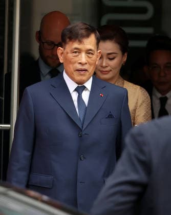 King Maha Vajiralongkorn and Queen Suthida of Thailand visiting the Museum of Decorative Arts in Paris King Maha Vajiralongkorn and Queen Suthida of Thailand visiting the Museum of Decorative Arts in Paris, France on June 30, 2026  Copyright: xDidierxFereyx
