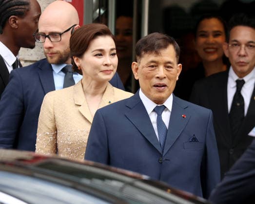 King Maha Vajiralongkorn and Queen Suthida of Thailand visiting the Museum of Decorative Arts in Paris King Maha Vajiralongkorn and Queen Suthida of Thailand visiting the Museum of Decorative Arts in Paris, France on June 30, 2026  Copyright: xDidierxFereyx