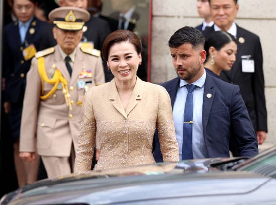 King Maha Vajiralongkorn and Queen Suthida of Thailand visiting the Museum of Decorative Arts in Paris King Maha Vajiralongkorn and Queen Suthida of Thailand visiting the Museum of Decorative Arts in Paris, France on June 30, 2026  Copyright: xDidierxFereyx