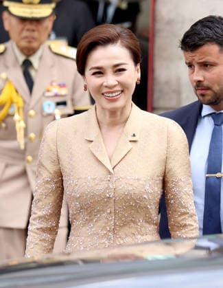 King Maha Vajiralongkorn and Queen Suthida of Thailand visiting the Museum of Decorative Arts in Paris King Maha Vajiralongkorn and Queen Suthida of Thailand visiting the Museum of Decorative Arts in Paris, France on June 30, 2026  Copyright: xDidierxFereyx