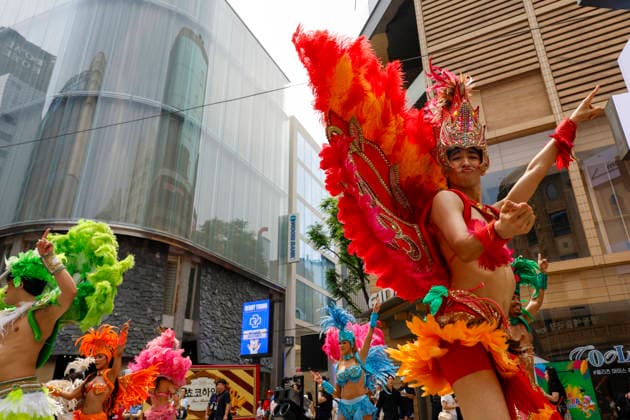 Dancers perform samba show summer festival in Seoul Dancers from Lotte World, a South Korean theme park, perform a samba show during a summer festival promotional event in the Myeongdong shopping district in Seoul, South Korea, on July 01, 2026. Seoul South Korea  Copyright: xMatrixxImagesx xJungxUi-Chelx