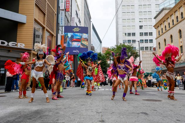 Dancers perform samba show summer festival in Seoul Dancers from Lotte World, a South Korean theme park, perform a samba show during a summer festival promotional event in the Myeongdong shopping district in Seoul, South Korea, on July 01, 2026. Seoul South Korea  Copyright: xMatrixxImagesx xJungxUi-Chelx