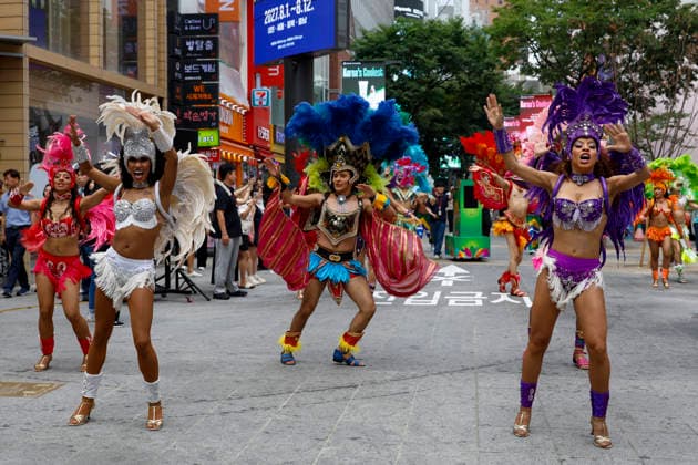 Dancers perform samba show summer festival in Seoul Dancers from Lotte World, a South Korean theme park, perform a samba show during a summer festival promotional event in the Myeongdong shopping district in Seoul, South Korea, on July 01, 2026. Seoul South Korea  Copyright: xMatrixxImagesx xJungxUi-Chelx