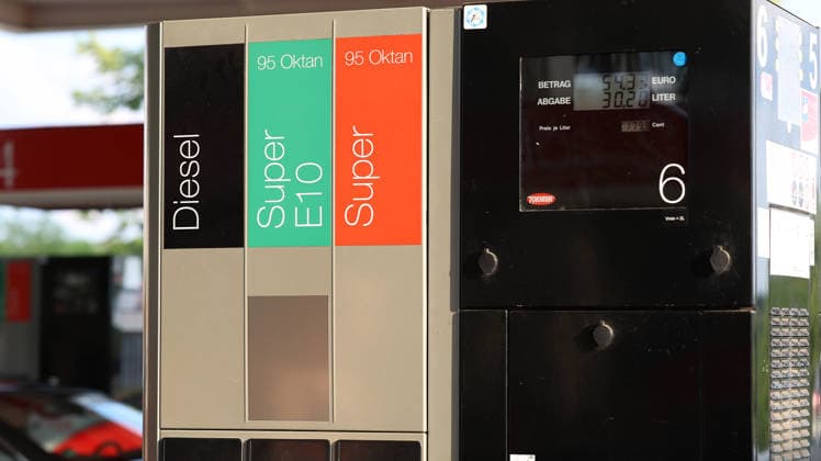 30.06.2026, xrekx, Wirtschaft Energiepreise, Tankstellenpreise, Der letzte Tag mit dem Tankrabatt Waldmohr *** June 30, 2026, xrekx, Economy, Energy Prices, Gas Station Prices, The Last Day of the Waldmohr Gas Rebate