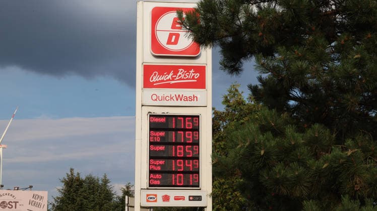 30.06.2026, xrekx, Wirtschaft Energiepreise, Tankstellenpreise, Der letzte Tag mit dem Tankrabatt Waldmohr *** June 30, 2026, xrekx, Economy, Energy Prices, Gas Station Prices, The Last Day of the Waldmohr Gas Rebate
