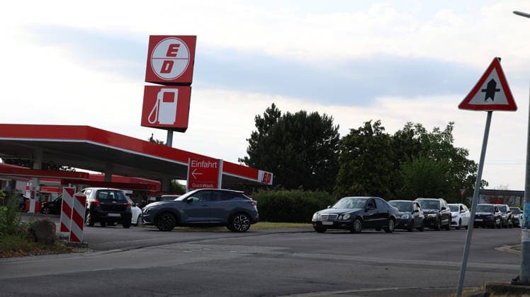 30.06.2026, xrekx, Wirtschaft Energiepreise, Tankstellenpreise, Der letzte Tag mit dem Tankrabatt Waldmohr *** June 30, 2026, xrekx, Economy, Energy Prices, Gas Station Prices, The Last Day of the Waldmohr Gas Rebate