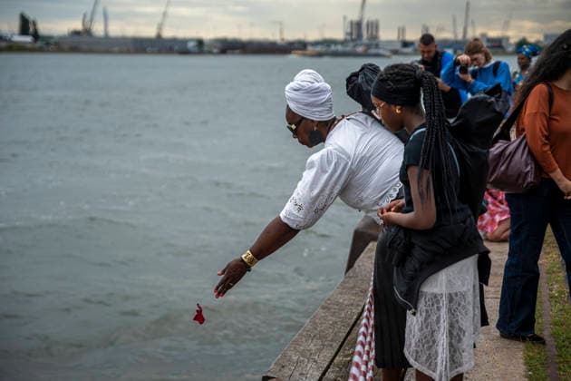 June 30, 2026, Rotterdam, South Holland, Netherlands: 30 June 2026, Rotterdam, the Netherlands. Attendees throw flowers into the river Nieuwe Maas to remember the victims of the Dutch slave trade. Commemorating Keti Koti (Ã¢â‚¬oeBroken ChainsÃ¢â‚¬Â in SranantongoÃ¢â‚¬the language of Suriname), attendees gathered at the monument, Ã¢â‚¬oeClave,Ã¢â‚¬Â which commemorates the Dutch history of slavery. The ceremony marks the 163rd anniversary of the abolition of slavery in Suriname and the Dutch Caribbean. Rotterdam Netherlands - ZUMAp202 20260630_zip_p202_002 Copyright: xJamesxPetermeierx