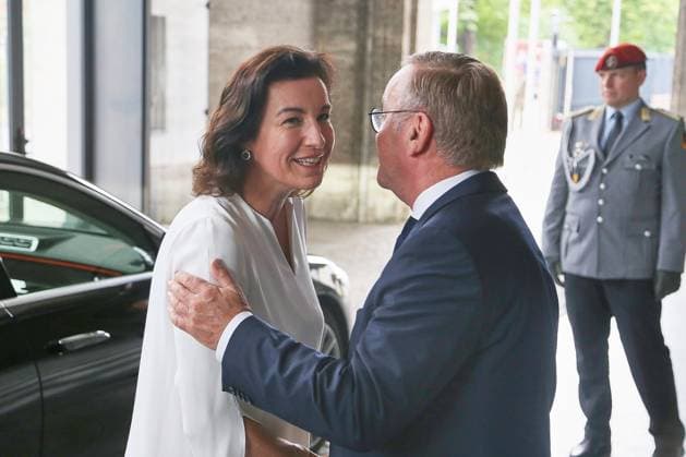 Berlin, Deutschland, 01.07.2026: Bundesverteidigungsministerium: Kabinettssitzung: Bundesministerin für Forschung, Technologie und Raumfahrt Dorothee Bär (CSU) und Bundesminister der Verteidigung Boris Pistorius (SPD) *** Berlin, Germany, July 1, 2026 Federal Ministry of Defense Cabinet Meeting Federal Minister of Research, Technology, and Space Dorothee Bär (CSU) and Federal Minister of Defense Boris Pistorius (SPD) Copyright: xdtsxNachrichtenagenturx dts_125784