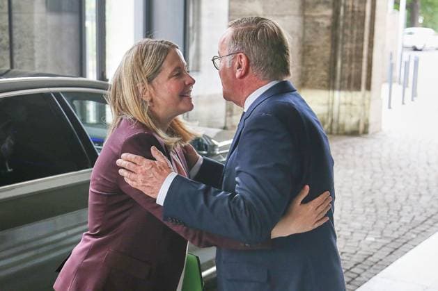 Berlin, Deutschland, 01.07.2026: Bundesverteidigungsministerium: Kabinettssitzung: Bundesministerin für Wohnen, Stadtentwicklung und Bauwesen Verena Hubertz (SPD) und Bundesminister der Verteidigung Boris Pistorius (SPD) *** Berlin, Germany, July 1, 2026 Federal Ministry of Defense Cabinet Meeting Federal Minister for Housing, Urban Development, and Construction Verena Hubertz (SPD) and Federal Minister of Defense Boris Pistorius (SPD) Copyright: xdtsxNachrichtenagenturx dts_125786