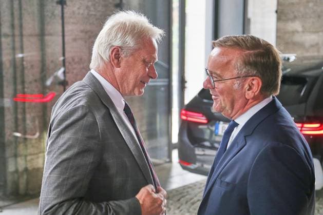 Berlin, Deutschland, 01.07.2026: Bundesverteidigungsministerium: Kabinettssitzung: Bundesminister für Landwirtschaft, Ernährung und Heimat Alois Rainer (CSU) und Bundesminister der Verteidigung Boris Pistorius (SPD) *** Berlin, Germany, July 1, 2026 Federal Ministry of Defense Cabinet Meeting Federal Minister of Agriculture, Food, and Homeland Affairs Alois Rainer (CSU) and Federal Minister of Defense Boris Pistorius (SPD) Copyright: xdtsxNachrichtenagenturx dts_125788