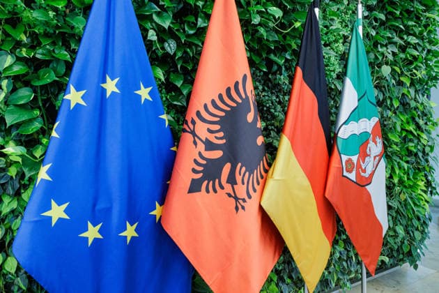 01.07.2026. Düsseldorf. NRW-Ministerpräsident Hendrik Wüst empfängt den Ministerpräsidenten der Republik Albanien Edi Rama in der Staatskanzlei des Landes Nordrhein-Westfalen. Düsseldorf Staatskanzlei Nordrhein-Westfalen Deutschland *** July 1, 2026, Düsseldorf, North Rhine-Westphalia: Minister President Hendrik Wüst welcomes Edi Rama, Minister President of the Republic of Albania, at the State Chancellery of North Rhine-Westphalia in Düsseldorf, State Chancellery of North Rhine-Westphalia, Germany